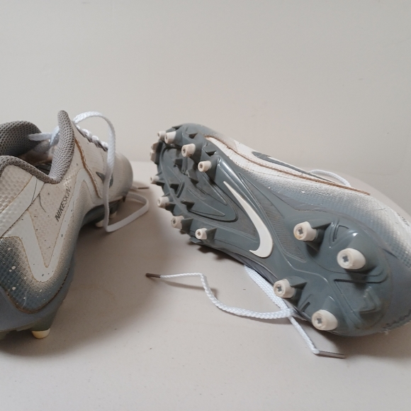 Football cleats - Picture 4 of 5